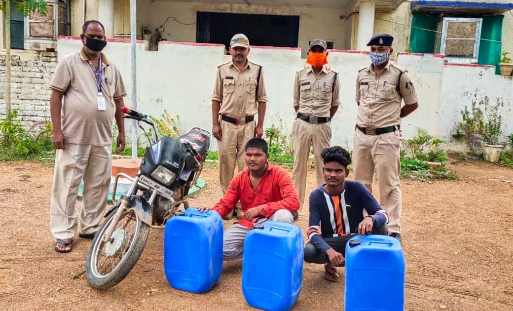 सरायपाली : 90लीटर अवैध महुआ शराब के साथ 02आरोपी गिरफ्तार - CG Sandesh