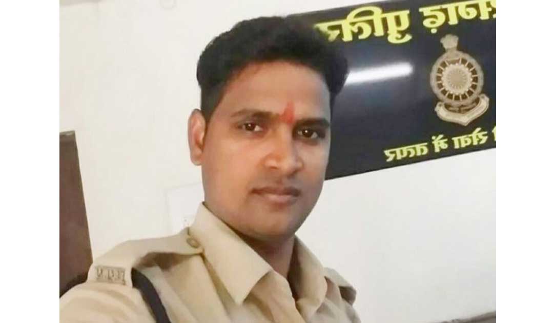 आरक्षक ने की खुदकुशी … कमरे में  मिला  शव - CG Sandesh