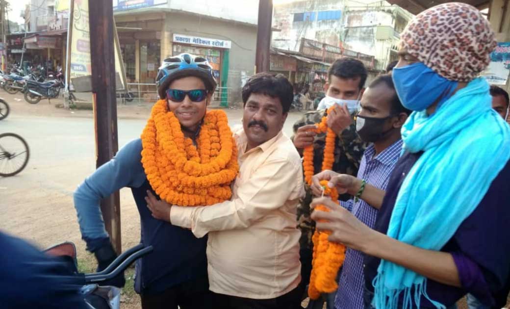 चयनित शिक्षक नंदकिशोर का भव्य स्वागत - CG Sandesh