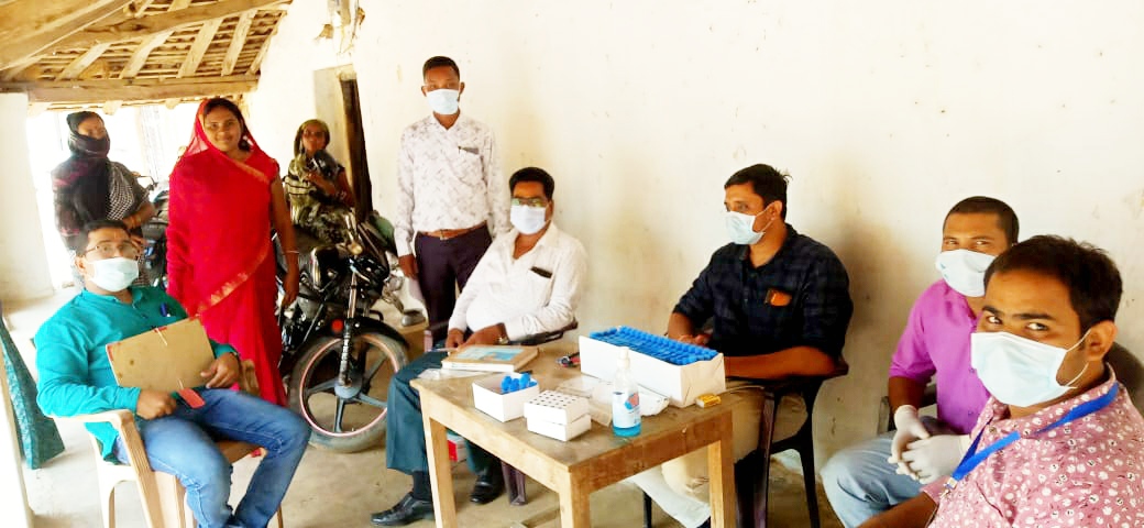 कोरोना सेंपलिंग विकासखंड सरायपाली के ग्राम बोइरमाल  में किया... - CG Sandesh