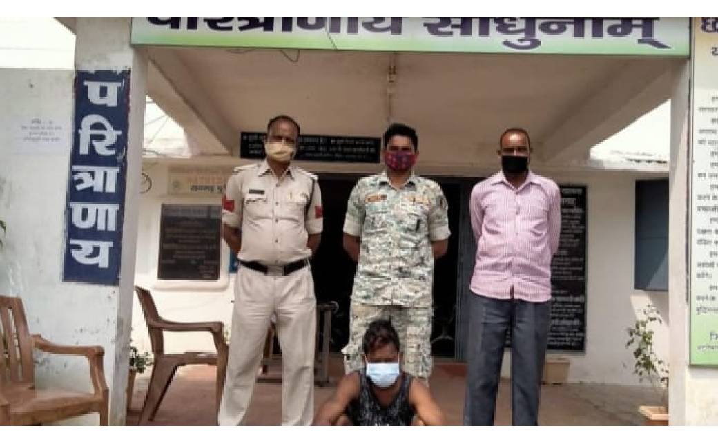 कांवर में 50 लीटर महुआ शराब लेकर आ रहे व्यक्ति को पुलिस ने किया गिरफ़्तार...