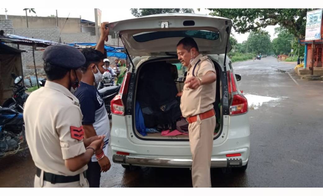 जिले की सीमाओं में  की जा रही लगातार वाहनों की जांच,जनता एवं राहगीरों की सुरक्षा प्राथमिकता GPM पुलिस