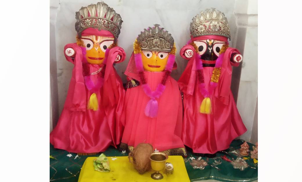 कोमाखान राजघराने के  जगन्नाथ मंदिर में 300 वर्ष ऐतिहासिक पांच नग  मुकुट की चोरी से ग्रामीणों में आक्रोश