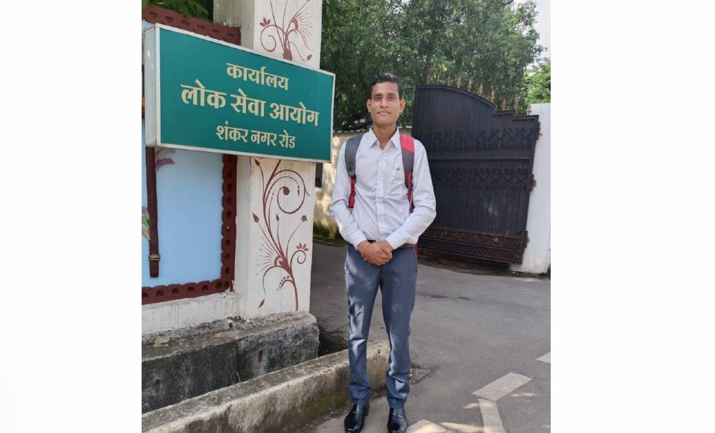 लोरमी के मुकेश रजक बने सहायक प्राध्यापक, कैंटीन में काम करते हुए सफलता हासिल की.....