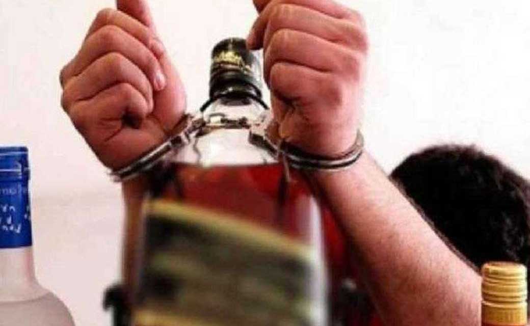 बागबाहरा : 60 पाऊच महुआ शराब जप्त, आरोपी फरार. - CG Sandesh