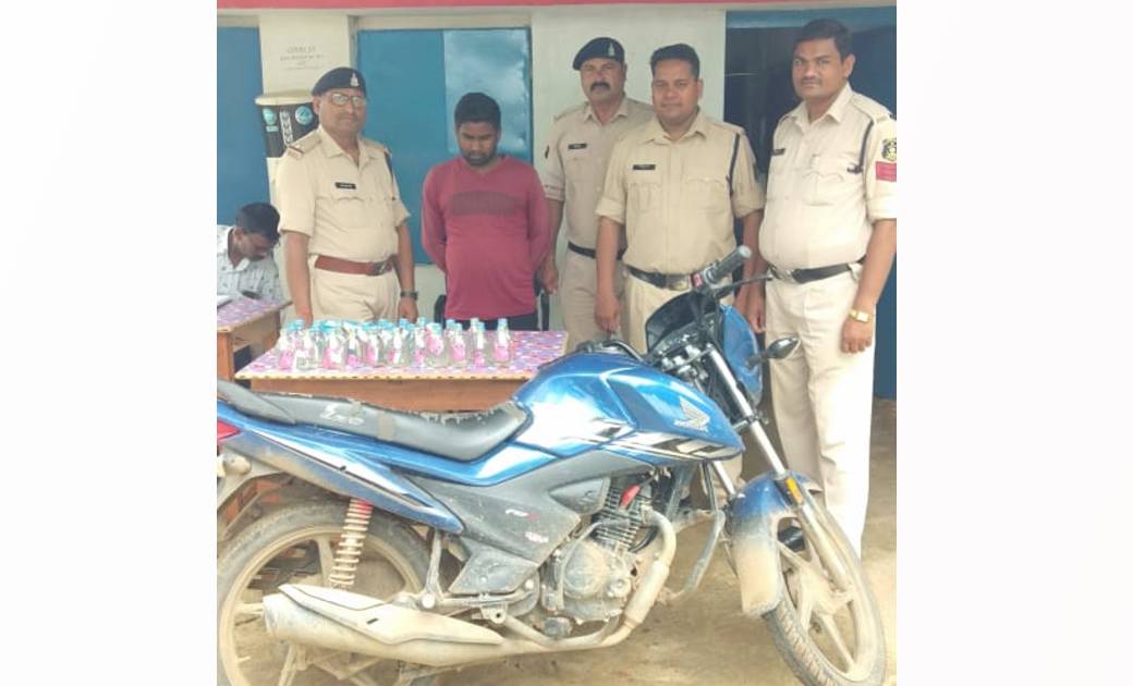 अंतरजिला शराब तस्कर पर गिरी चिल्फी पुलिस की गाज अवैध शराब एवं वाहन सहित की गई कार्रवाई...