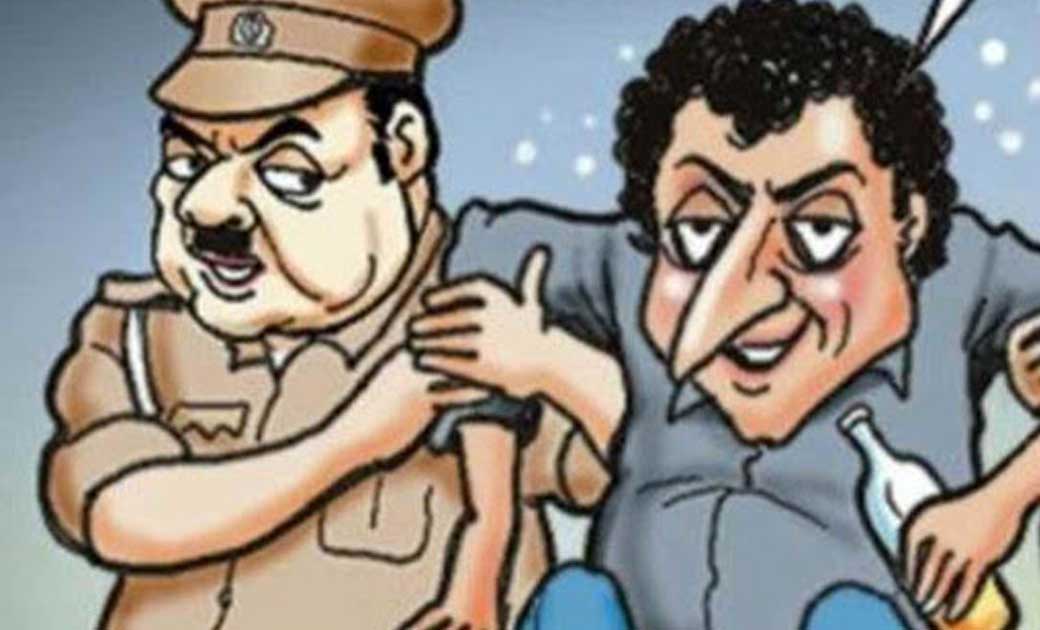 सरायपाली : टीकाकरण सेंटर में शराब के नशे में मदहोश होकर उत्पात मचाने वाले पर कार्यवाही. 