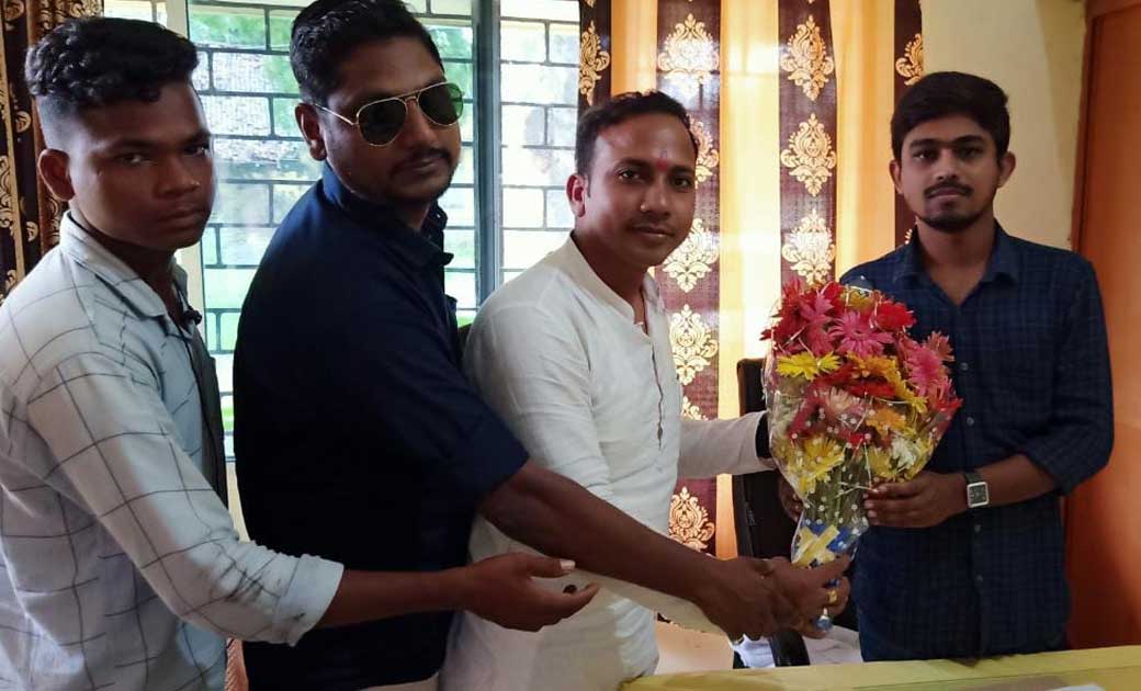 बागबाहरा : वर्षो संघर्ष के बाद कोमाखान को मिला एमबीबीएस डॉक्टर,उत्तम राणा ने जताया संसदीय सचिव द्वारिकाधीश यादव का आभार