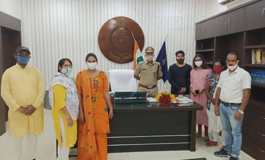 गायत्री परिवार डिवाइन यूथ दीया ग्रुप संगठन  GPM द्वारा नवनियुक्त जिला पुलिस अधीक्षक का किया गया स्वागत ... 