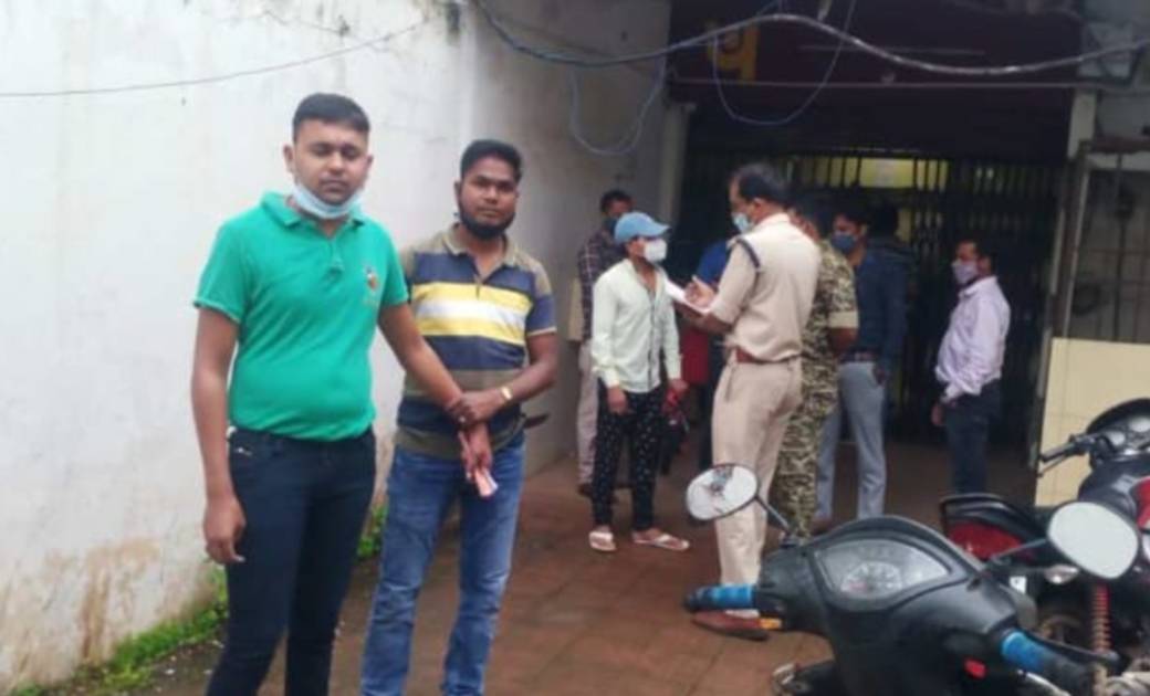 रायगढ़: पंजाब नेशनल बैंक से 50 हजार की चोरी... सीसीटीवी से पकड़ाया चोर...