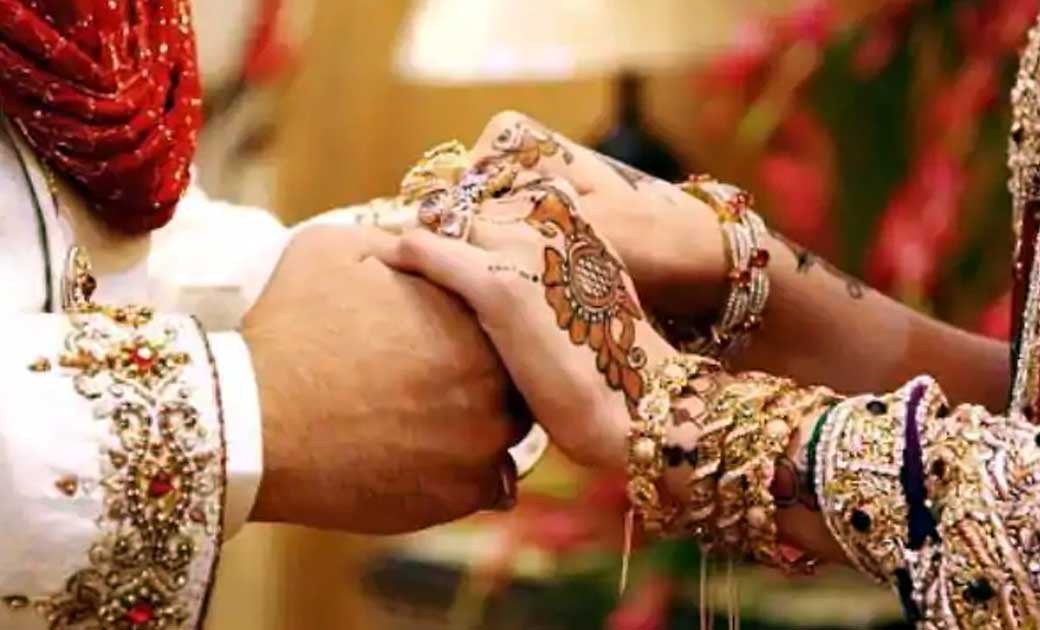 दूल्हे के न‍िकाह में पहली बीवी ने आकर क‍िया हंगामा, ब‍िना दु... - CG Sandesh