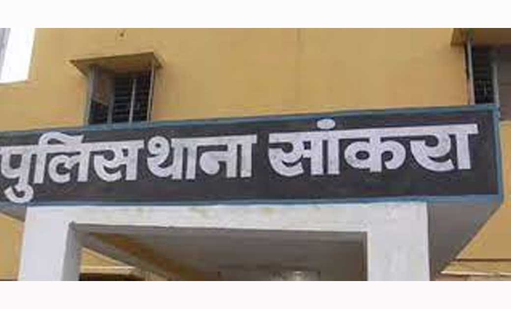 सांकरा : वाहन चेकिंग के दौरान 6 किलो गंजा के साथ 3 व अवैध मह... - CG Sandesh