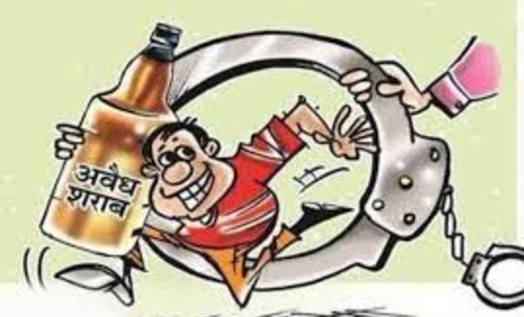 अवैध रूप से लाभ कमाने बेच रहा था महुआ शराब, मुखबिर की सुचना पर पुलिस ने पकड़ा.