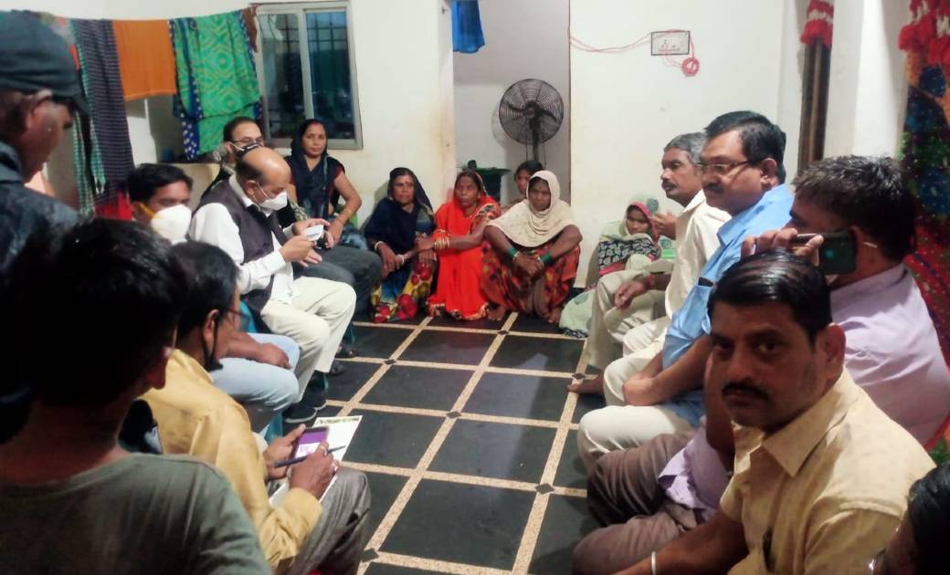 करंट से मृत कर्मचारी के घर पहुंचे अग्नि, पूर्व नपं अध्यक्ष व कार्यकर्ताओं से मिले अग्नि