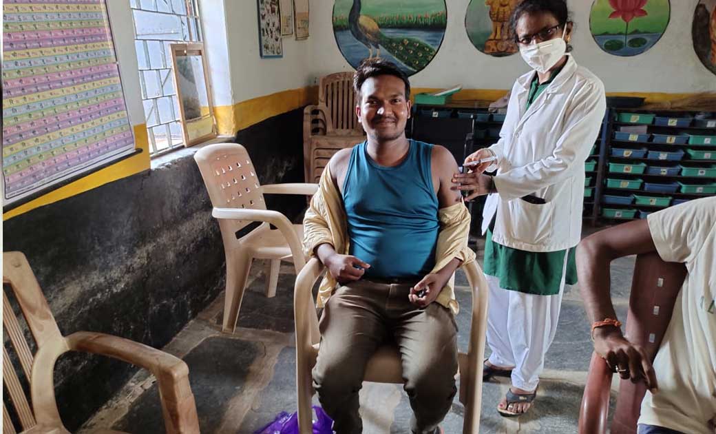 सरायपाली का ग्राम भालूकोना हुआ कोरोना पूर्ण  टीकाकृत गांव  - CG Sandesh
