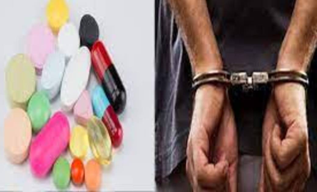 प्रतिबंधित नशीली दवाइयां को बेचने के लिए तीन पर मामला दर्ज
