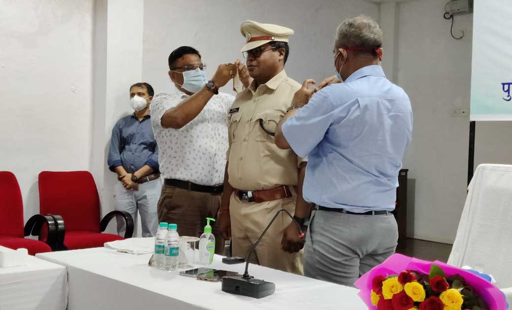 जिले में पदस्थ अनुविभागीय अधिकारी पुलिस मरवाही गौरव मंडल पदोन्नति पर अतिरिक्त्त पुलिस अधीक्षक बने...