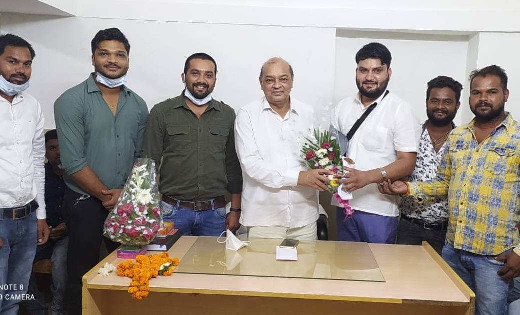 किसानों, ग्रामीणों व युवाओं से मिले अग्नि चंद्राकर,सुनी समस्याएं, बकमा के किसानों ने बांध के गहरीकरण, उलट निर्माण व नहर दुरुस्ती की जरूरत बताई 