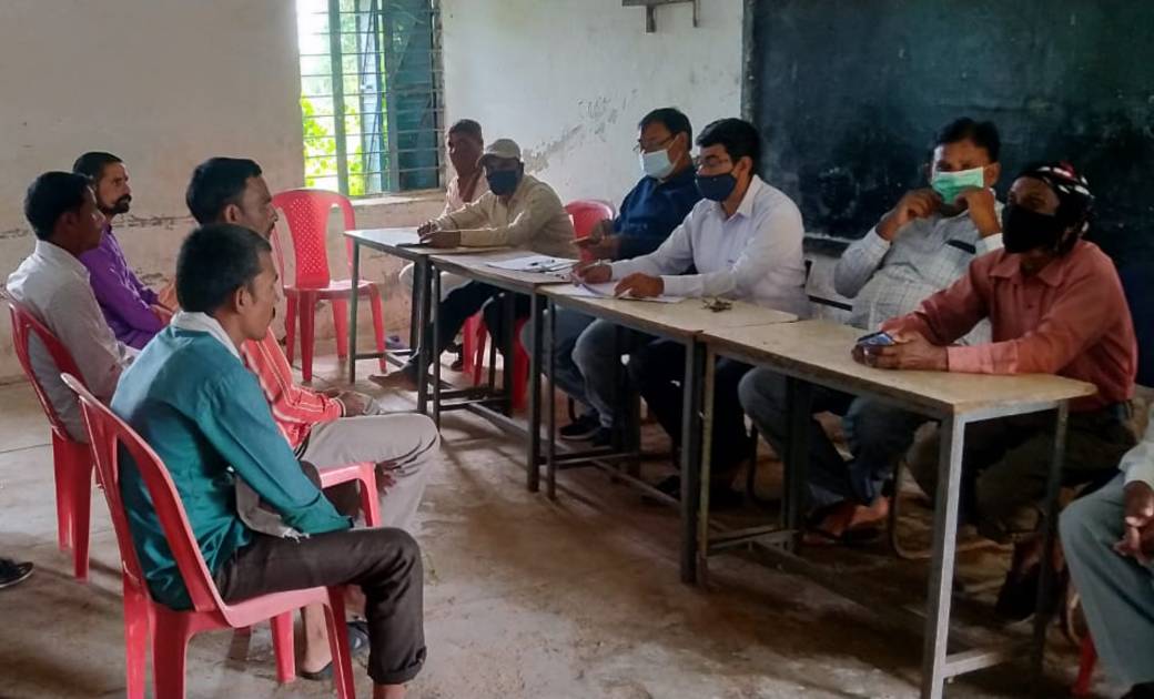 कोदवाबानी के शासकीय पूर्व माध्यमिक शाला में आयोजित की गई पालकों की बैठक