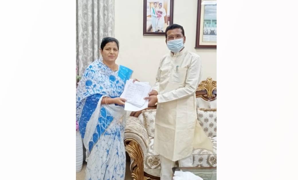 महासमुन्द : आउटरीच सर्वे फार्म प्रदेश अध्यक्ष जी को सौपा - डॉ रश्मि