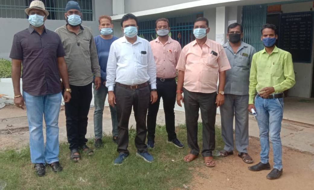 स्वामी आत्मानंद विद्यालय के निरीक्षण के लिए पहुंचे संसदीय सचिव।