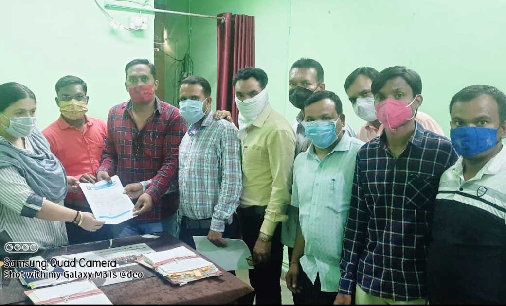 महासमुन्द : संयुक्त शिक्षक संघ ने कलेक्टर को सौंपा ज्ञापन 