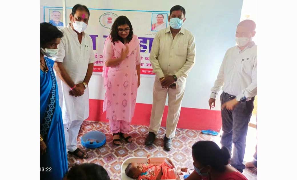 सरायपाली विधायक नंद ने ग्राम भोथलडीह में बच्चों को तिलक कर व... - CG Sandesh