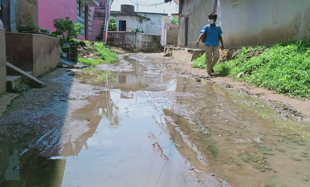 फिगेश्वर क्षेत्र से लगे ग्राम पंचायत कुण्डेल के मोहल्ले गंदग... - CG Sandesh