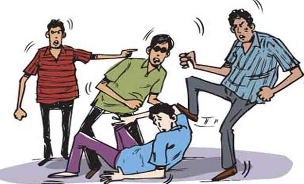 निजी पट्टे के भूमि पर ट्रेक्टर से जोताई करने वाले को रास्ते की भूमि बताकर मारपीट