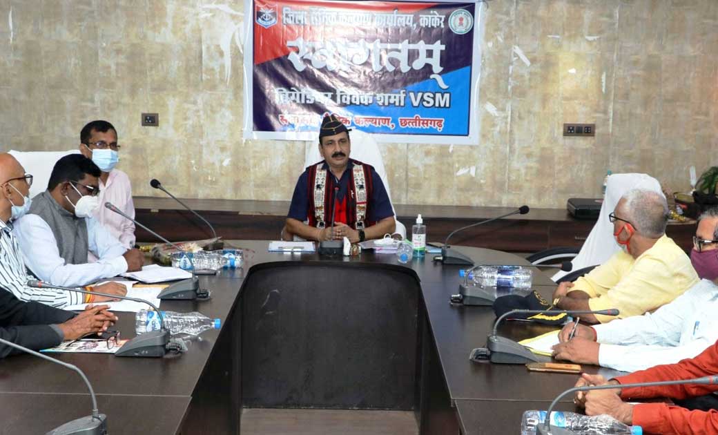 जिले के भूतपूर्व सैनिकों से बिग्रेडियर विवेक शर्मा ने की चर्चा