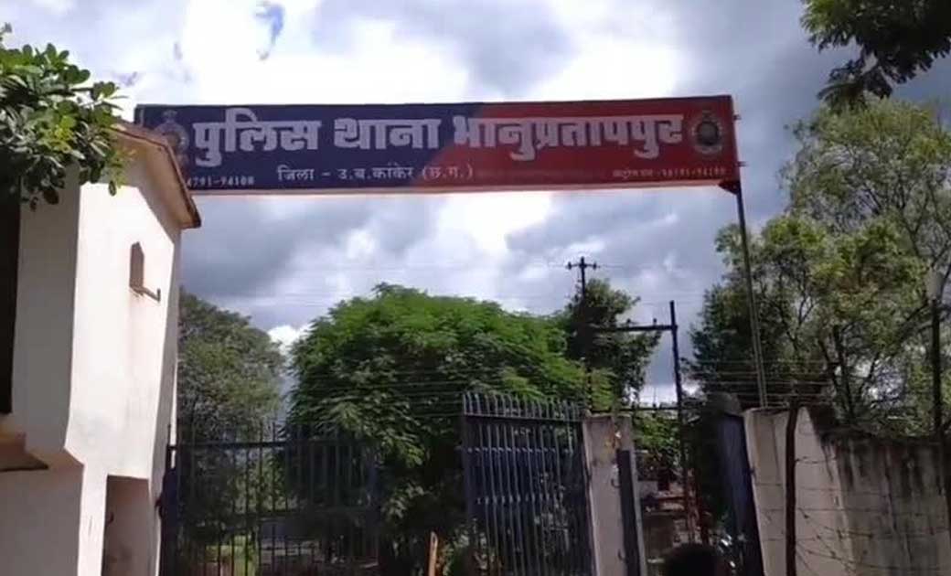 माँ ने अपने ही बेटे को बताया समाज व परिवार के लिए घातक, जिला बदर होने के बावजूद घर आकर दे रहा था जान से मारने की धमकी. 
