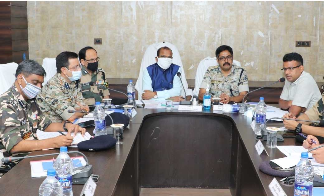 कमिश्नर ने दल्लीराजहरा-रावघाट रेल परियोजना के निर्माण कार्यों का किया समीक्षा