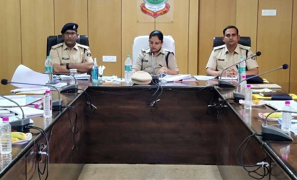 ज़िले की पहली महिला आईपीएस पारुल माथुर एक्टिव मोड़ पर, अधिका... - CG Sandesh