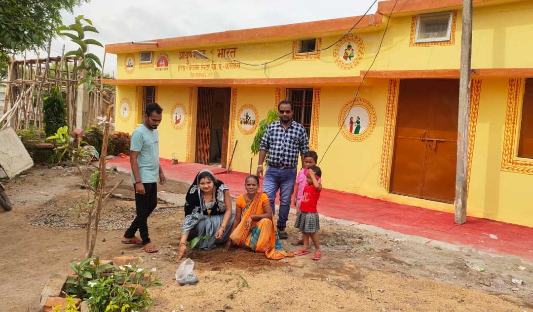 जनपद सदस्य बागबाहरा कल्पना संतोष यादव ने अपना जन्म दिन पौधरो... - CG Sandesh