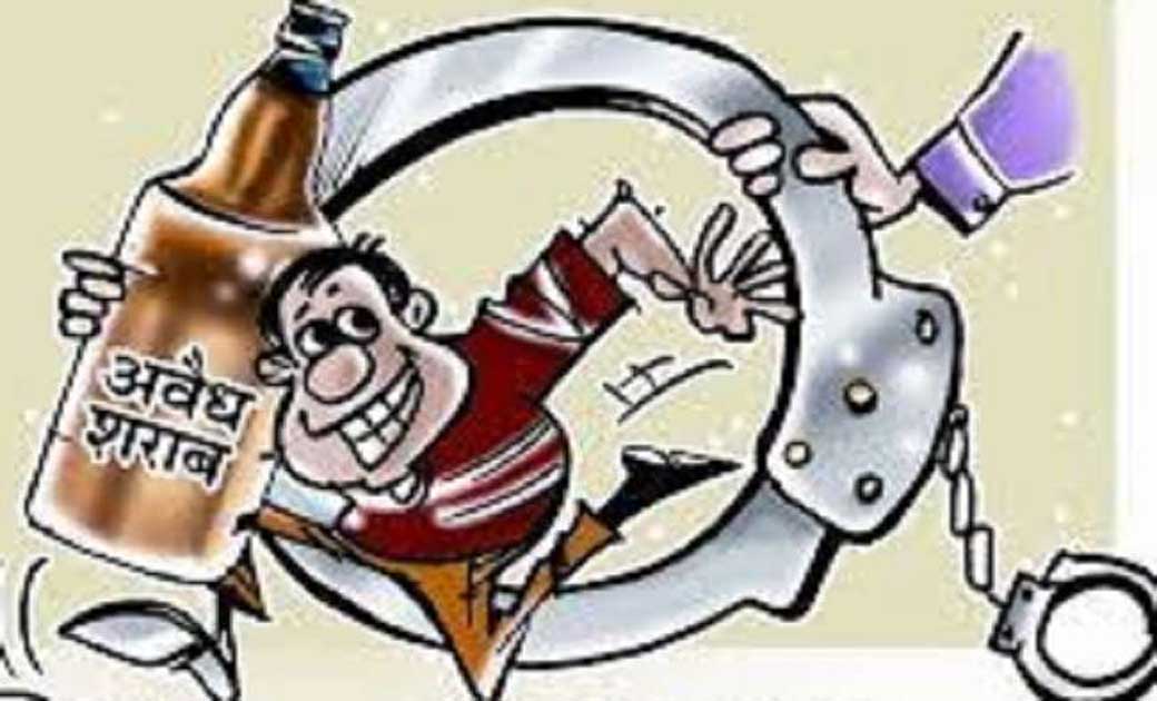 महासमुंद : धनसुली से 3.5 लीटर महुआ शराब जप्त.