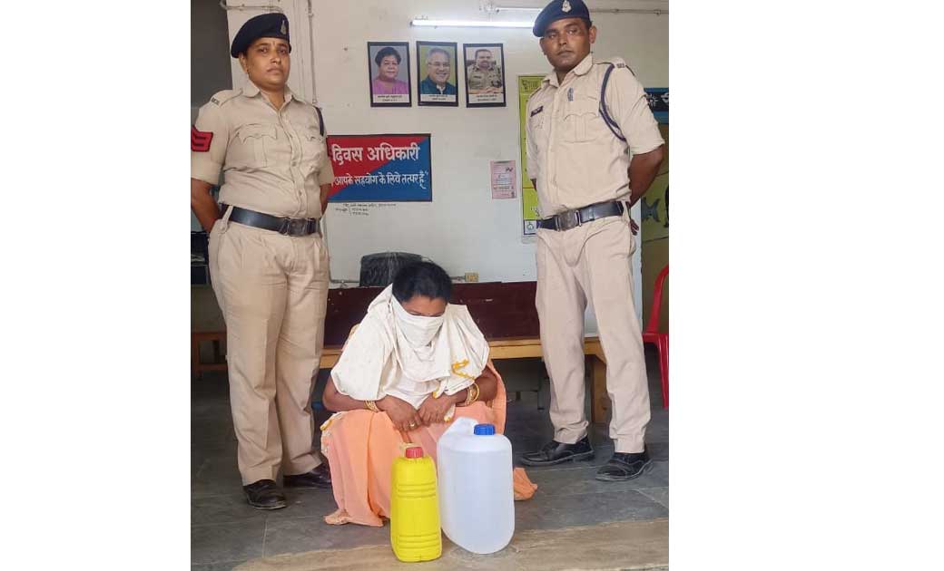 पिथौरा : 15 लीटर महुआ शराब के साथ शिक्षिका गिरफ्तार. - CG Sandesh
