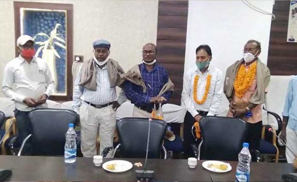 सहायक अधीक्षक भास्कर व आर.आर. मरकाम सहित पांच लोगों को दी गई भावभिनी विदाई