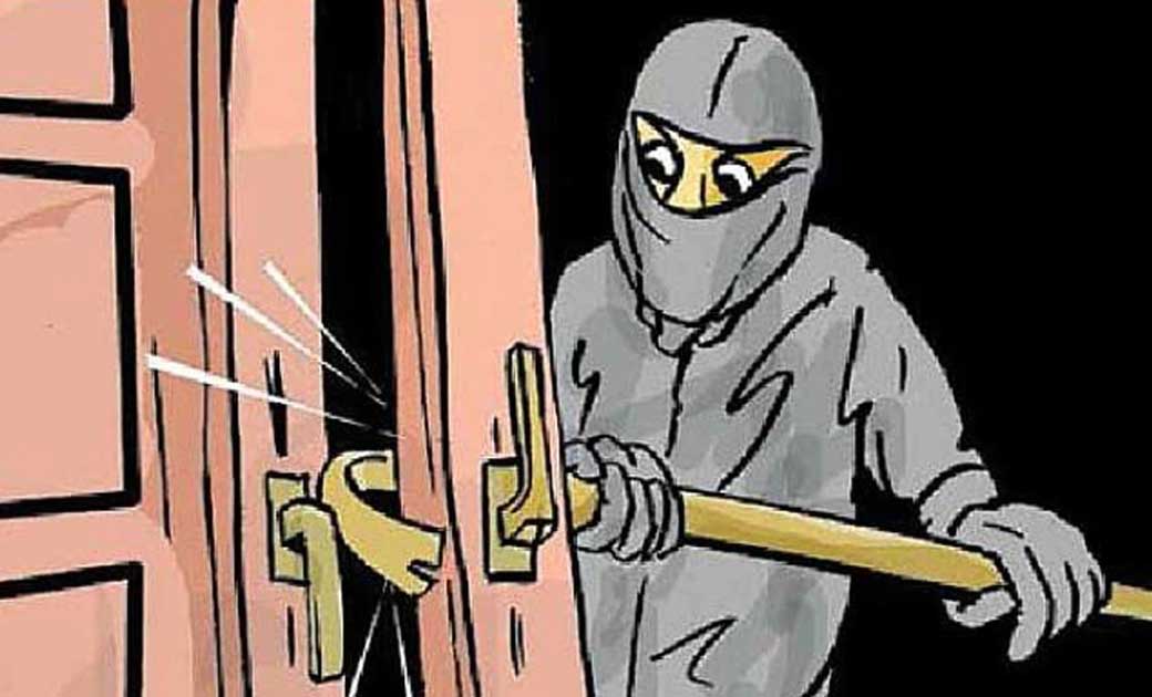 तुमगाँव : विदेशी मंदिरा दुकान के सिमेंट सिट को तोड़कर चोरी करने का प्रयास, मामला दर्ज.
