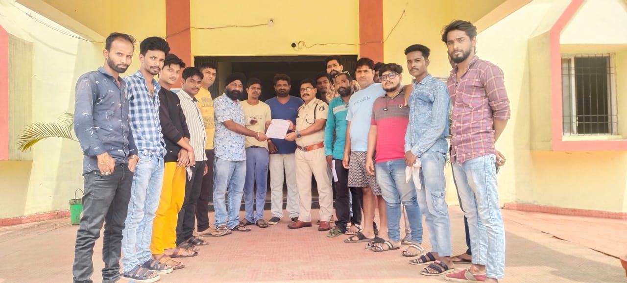 सर्व हिन्दू समाज ने थाना प्रभारी को सब्जी मार्केट एवं मांस म... - CG Sandesh