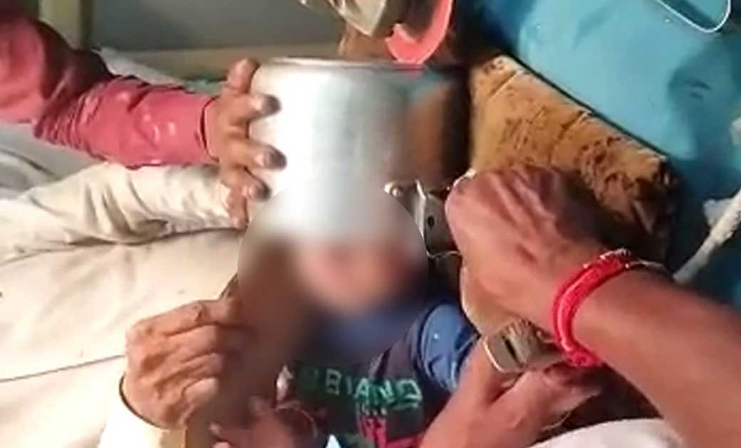 खेलते समय डेढ़ वर्षीय बच्चे ने कूकर में फंसा लिया सिर‚ कई घं... - CG Sandesh