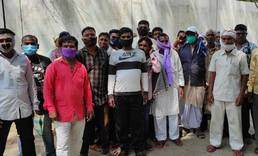 मंदिर में ताला लगाकर पूजा करने से रोकने का सरपंच और पटेल पर आरोप, ग्रामीणों ने कोतवाली थाना पहुचकर की शिकायत