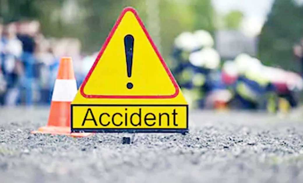 ब्रेकर में मोटर सायकल से उछलकर गिरने से महिला की मौत