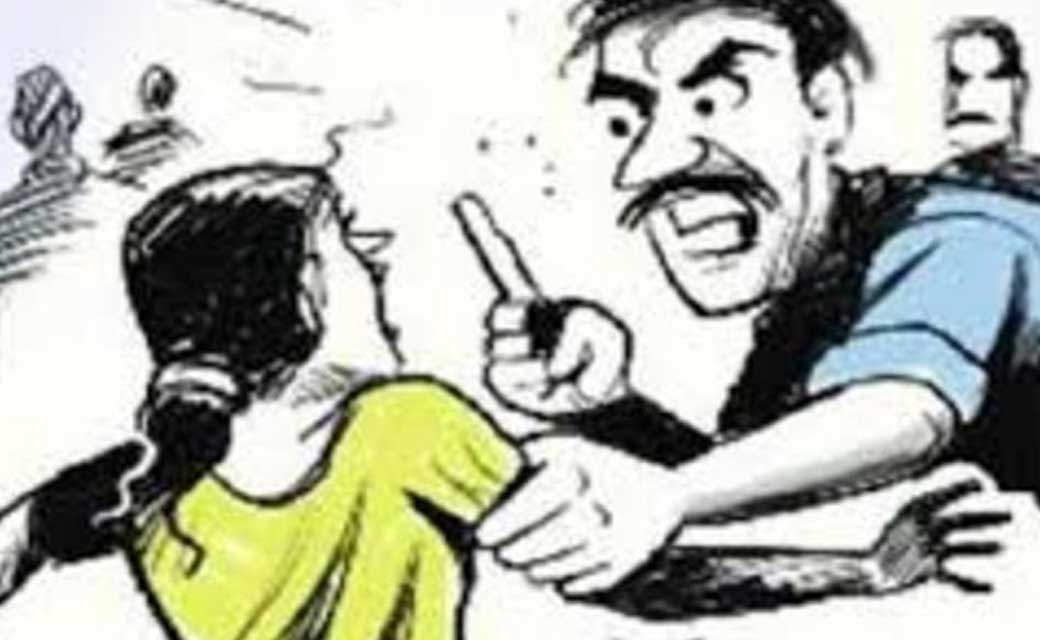 खल्लारी : पैरा को लेकर दो व्यक्ति ने की महिला से मारपीट, माम... - CG Sandesh