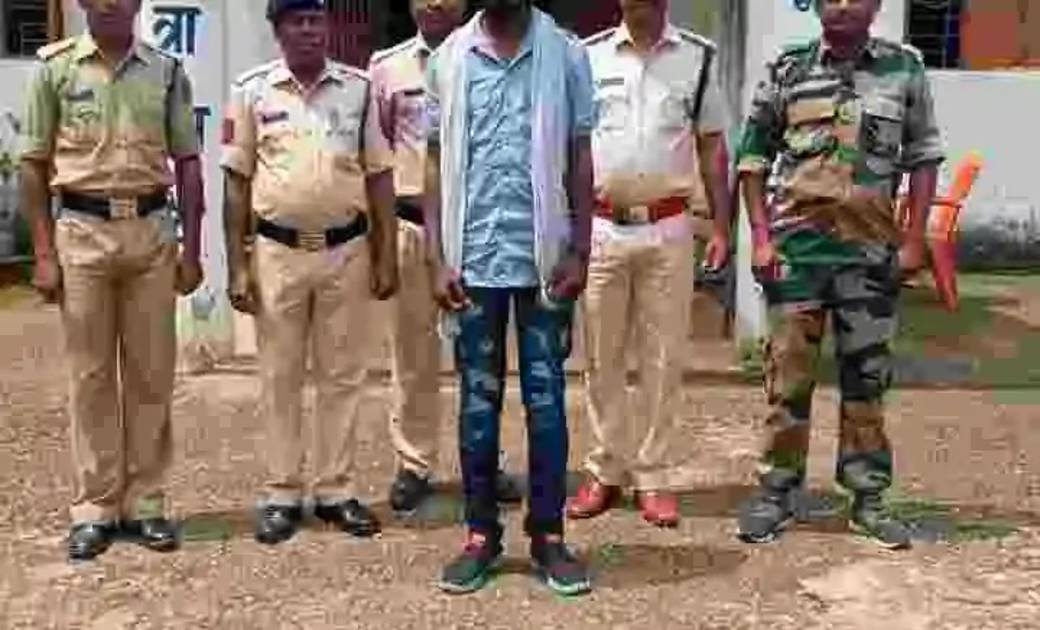 मनोरा पुलिस ने युवती से छेड़छाड़ के मामले में एक युवक को गिरफ़्तार कर न्यायिक हिरासत में भेजा