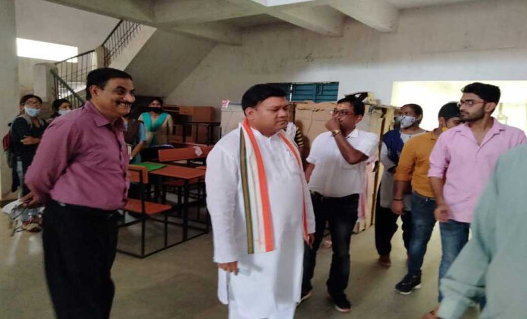 आज शासकीय एन ई एस महाविद्यालय जशपुर नगर के जनभागीदारी विकास समिति के अध्यक्ष एवं जशपुर के विधायक माननीय विनय भगत का आगमन हुआ ।
