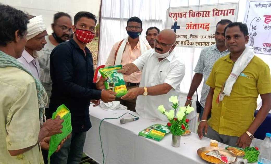 खोड़पानी गौठान में आयोजित हरेली तिहार में शामिल हुए विधायक नाग