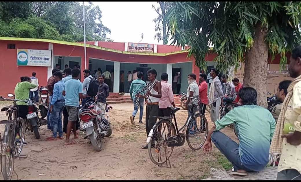 ग्राम पंचायत उरमाल में भ्र्ष्टाचार का मामला, ग्रामीणों में ज... - CG Sandesh