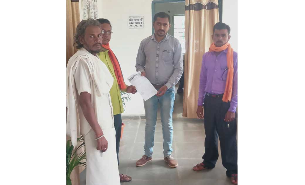 प्रधानमन्त्री PMAY सड़क योजना में भ्रष्टाचार, बनाते ही उखड़ना शुरू