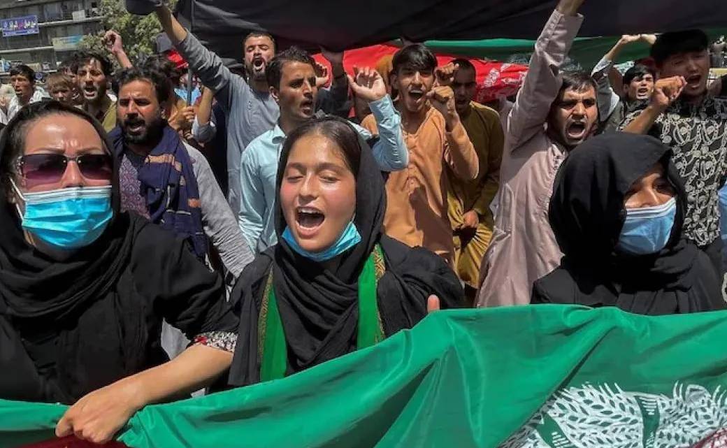 Afghan महिलाओं ने Taliban के खिलाफ खोला मोर्चा....महिलाएं मौ... - CG Sandesh