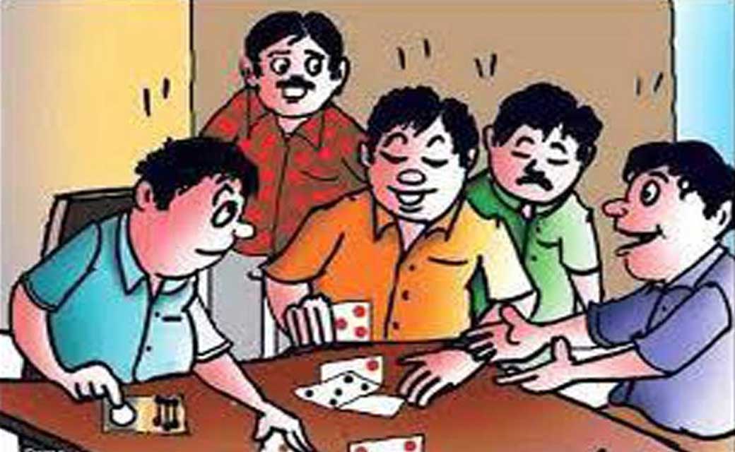 महासमुंद : कृषि फार्म हाउस में काट पत्ती नामक जुआ खेलते 14 लोग पकड़ाए.